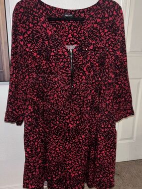 Torrid Red and Black Printed Zip-Front Women’s Dress